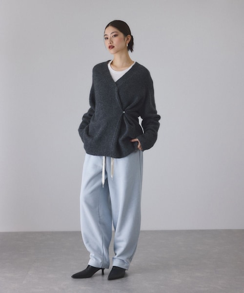 ADAM ET ROPE'(アダムエロペ)の「ウールミックスコクーンイージーパンツ(その他パンツ・レディース・グレー/キナリ系/サックス・36/38)」の11枚目の写真