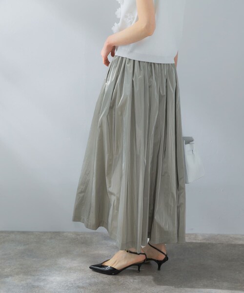 URBAN RESEARCH ROSSO（アーバンリサーチロッソ）の「グロッシーギャザースカート（スカート・レディース・BEIGE/GREIGE・FREE）」の5枚目の写真