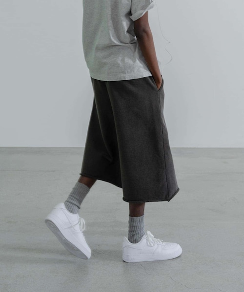 URBAN RESEARCH（アーバンリサーチ）の「dDdDdDd　FADE BUGGY SWEAT SHORTS（その他パンツ・メンズ・WHITE/BLACK/NAVY/GRAY・S/M/L/XL/XXL）」の2枚目の写真
