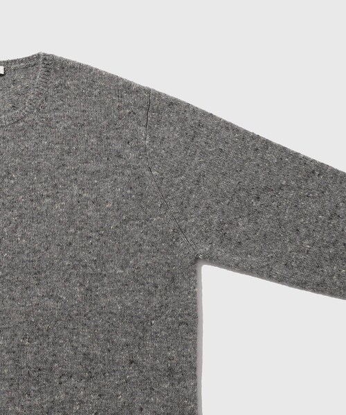 ADAM ET ROPE'(アダムエロペ)の「【AURALEE/オーラリー】CASHMERE NEP KNIT P/O(ニット/セーター・メンズ・ブラック/ライトグレー・3/4)」の8枚目の写真