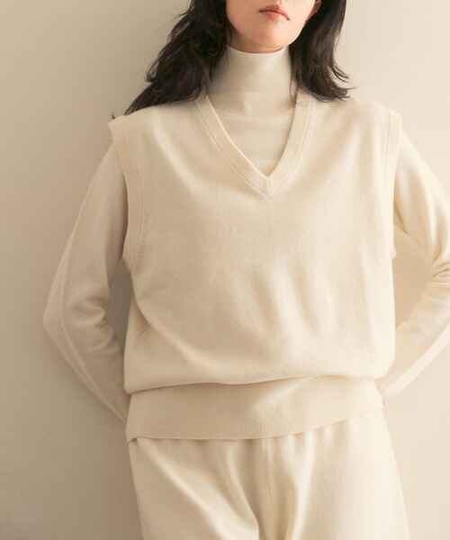 URBAN RESEARCH（アーバンリサーチ）の「Extreme Cashmere　spencer（ベスト・レディース・cream/raven/felt・-）」の10枚目の写真