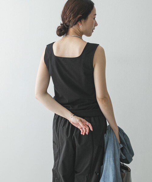 URBAN RESEARCH(アーバンリサーチ)の「スクエアネックタンクトップ(タンクトップ・レディース・WHITE/BLACK/BROWN・Free)」の16枚目の写真