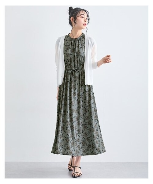 nissen（ニッセン）の「【接触冷感】プチハイネックフレンチスリーブカットソーワンピース＜大きいサイズ有＞（ワンピース・レディース・ブルー系:花/黒系:ペイント/チャコール系:ドット/グリーン系:線花/黒系:つぼみ花/グレー系:花/ネイビー系:幾何/黒系:ニュアンス/チャコールグレー系:ペイズリー・S/M/L/LL/3L/4L/5L/6L/8L/10L）」の4枚目の写真