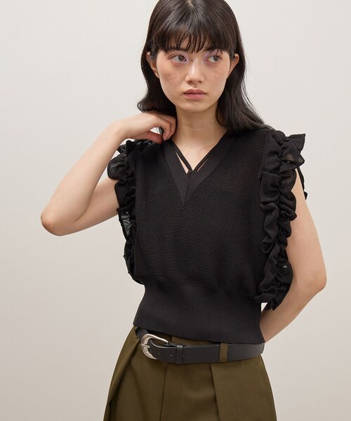 ADAM ET ROPE'(アダムエロペ)の「フリルメッシュジレ(ベスト・レディース・ブラック/ホワイト/サックス・F)」の2枚目の写真