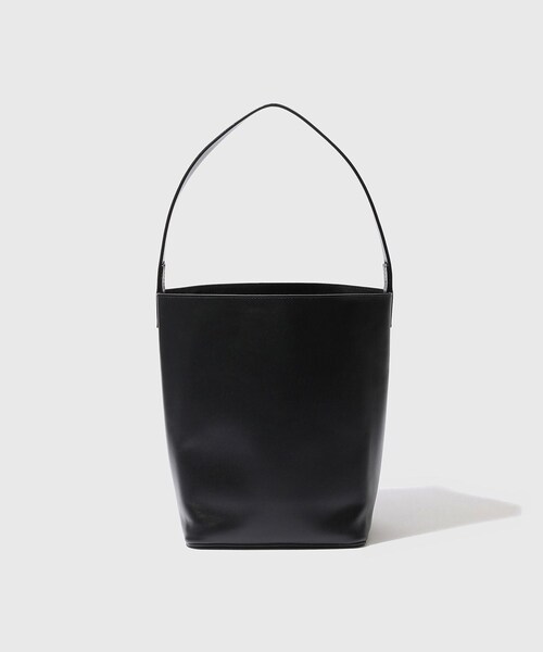 ADAM ET ROPE'(アダムエロペ)の「【AURALEE/オーラリー】LEATHER SHOULDER BAG - S MADE BY AETA(ショルダーバッグ・メンズ・ブラック・F)」の4枚目の写真
