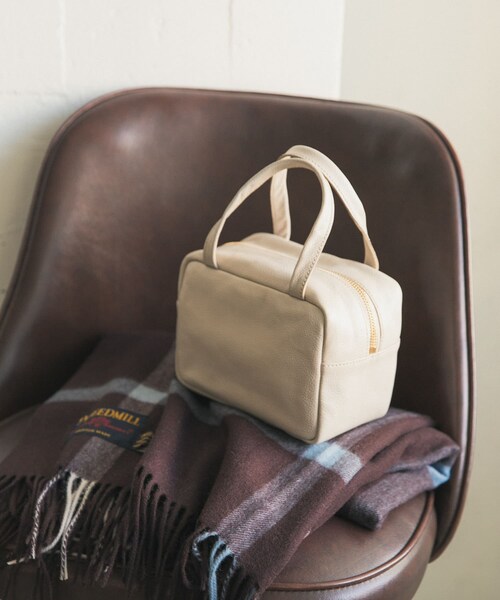 URBAN RESEARCH DOORS(アーバンリサーチドアーズ)の「レザーボストンバッグ(ボストンバッグ・レディース・BLACK/GREIGE・one)」の3枚目の写真