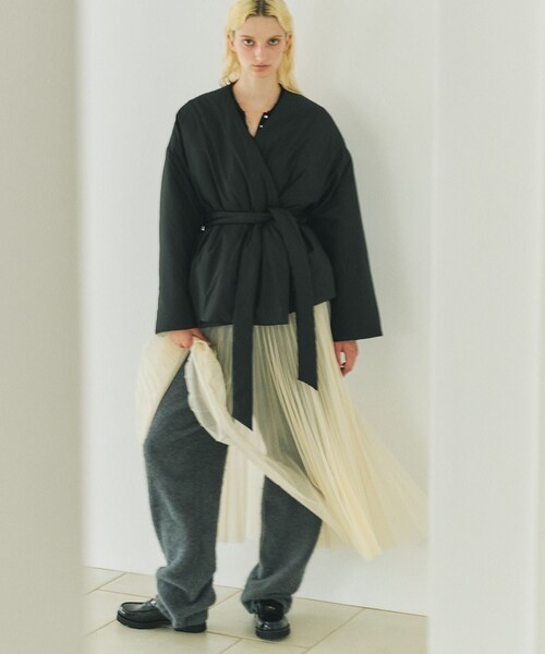 ROPE'（ロペ）の「【一部店舗限定】【REALM（レルム）】NYLON PUFFY SHORT COAT｜コート（ナイロンジャケット・レディース・ブラック/カーキ・38）」の15枚目の写真