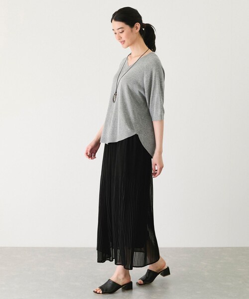 Jayro（ジャイロ）の「Ｖネック5分袖ニットトップス　　（ニット/セーター・レディース・グレー/ベージュ/モスグリーン/ネイビー/ブルー/ピンク/イエロー・F）」の18枚目の写真