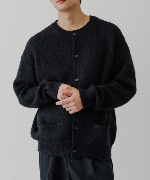 ADAM ET ROPE'（アダムエロペ）の「モヘアミックス オーバーサイズ クルーネックカーディガン（カーディガン/ボレロ・メンズ・ブラック/キャメル/カーキ/レッド・L/M）」の20枚目の写真