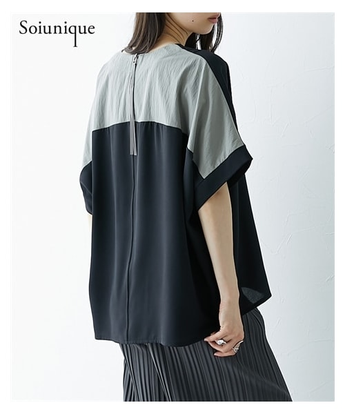 nissen（ニッセン）の「異素材切替後ろジップアップドルマントップス［Soiunique］（シャツ/ブラウス・レディース・ブルー×ブラック/ブラック×グレー・F）」の2枚目の写真