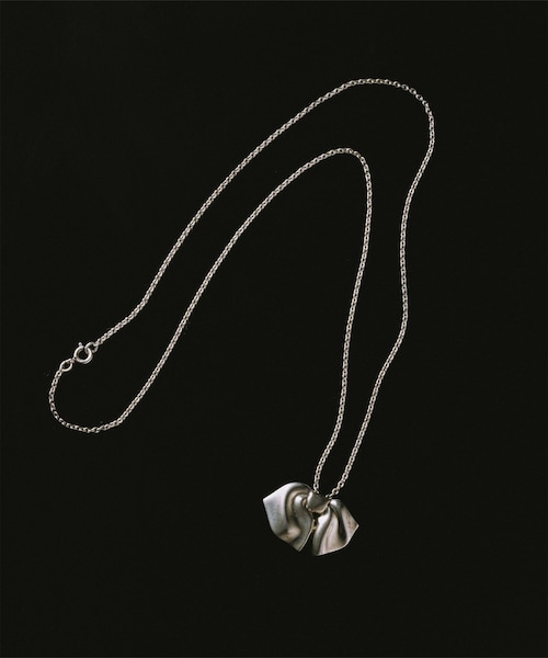ADAM ET ROPE'(アダムエロペ)の「【VINTAGE JEWELRY】TIFFANY リボン ネックレス 925(ネックレス・メンズ・シルバー・F)」の2枚目の写真