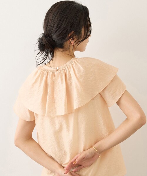 ROPE'(ロペ)の「【一部J'aDoRe・ルミネ限定カラー】Vネックフリルブラウス(無地・ピンストライプ)/イージーケア(シャツ/ブラウス・レディース・ブラック/ホワイト系/ブルー/ピンク・F)」の10枚目の写真