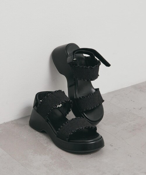 KBF（ケイビーエフ）の「シャーリングベルトサンダル（サンダル・レディース・CREAM/BLACK・36/37/38）」の19枚目の写真