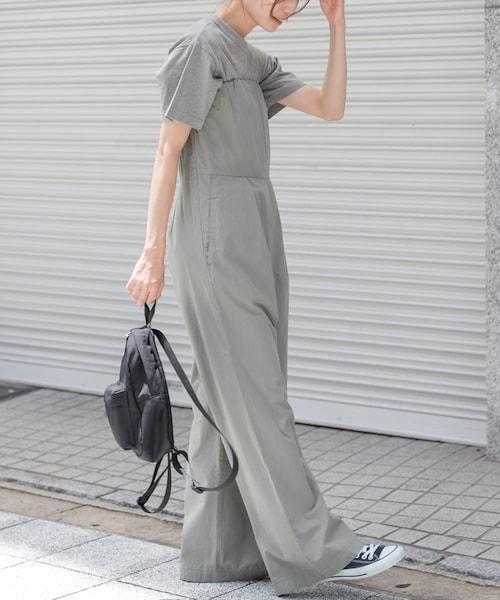 URBAN RESEARCH DOORS(アーバンリサーチドアーズ)の「FORK&SPOON ベアトップオールインワン(サロペット/オーバーオール・レディース・BLACK/KHAKI・1/2)」の2枚目の写真