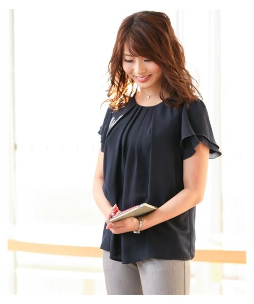 nissen（ニッセン）の「【大きい胸専用】タック入フレア2枚袖ジョーゼットブラウス（半袖）（シャツ/ブラウス・レディース・オフホワイト/ネイビー/ブルーグリーン/グレージュ/ブラック/オフホワイト×黒ストライプ・FM/FL/FLL/F3L）」の19枚目の写真