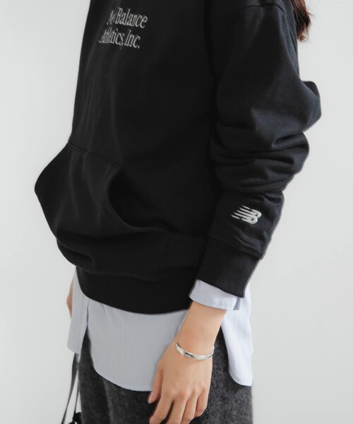 URBAN RESEARCH(アーバンリサーチ)の「NEW BALANCE Athleticsクラシックスフーディ(パーカー・レディース・ブラック/パーマフロスト・S)」の6枚目の写真