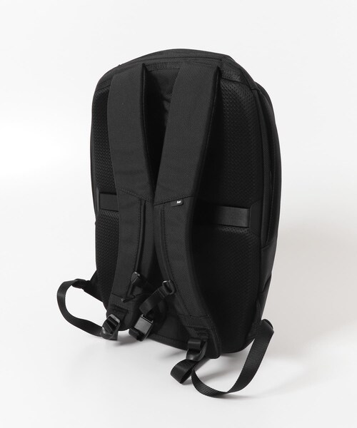 URBAN RESEARCH(アーバンリサーチ)の「Aer Slim Pack 2(バックパック/リュック・メンズ・BLACK・FREE)」の4枚目の写真