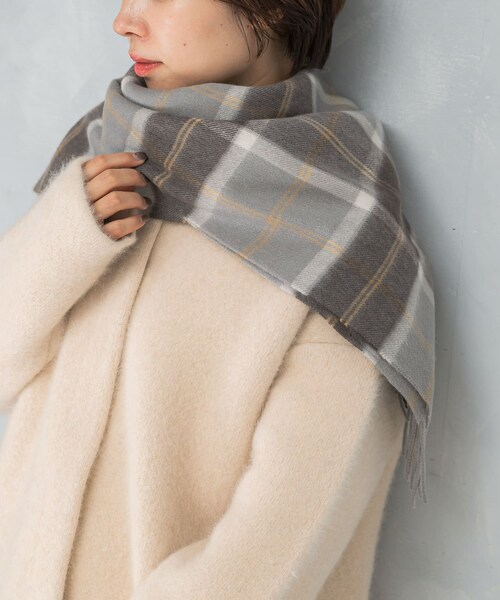 URBAN RESEARCH ROSSO（アーバンリサーチロッソ）の「カシミヤ混チェックストール（マフラー・レディース・OFF WHITE/GRAY/PINK・Free）」の2枚目の写真