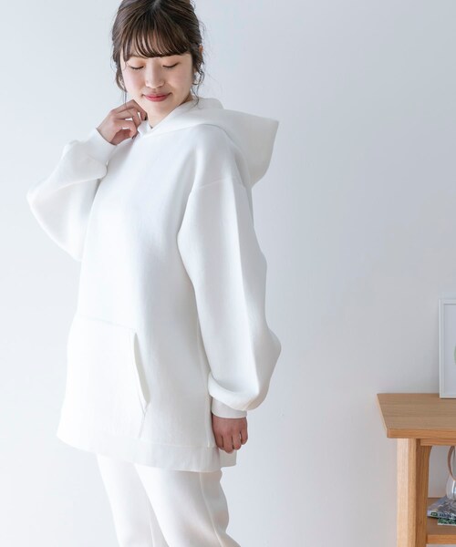 ITEMS URBANRESEARCH（アイテムズ アーバンリサーチ）の「ダンボールニットBIGパーカー（パーカー・レディース・LIGHT BLUE/WHITE/BLACK・one）」の10枚目の写真