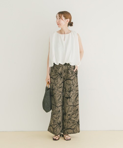 ITEMS URBANRESEARCH（アイテムズ アーバンリサーチ）の「バルーンスリーブノースリブラウス（シャツ/ブラウス・レディース・OFF/OFF×BLK/BLK・FREE）」の7枚目の写真