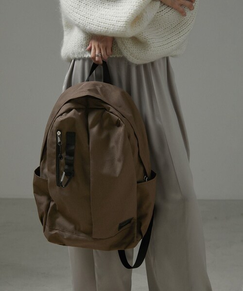 ADAM ET ROPE'（アダムエロペ）の「【WEB限定】[ショルダーバッグ付き・ユニセックスで使える・軽量・A4対応・大容量]バックパック 4（バックパック/リュック・レディース・ブラック/グレー/グレー系/キナリ/ダークブラウン/ネイビー/ベージュ/ブルー・F）」の16枚目の写真