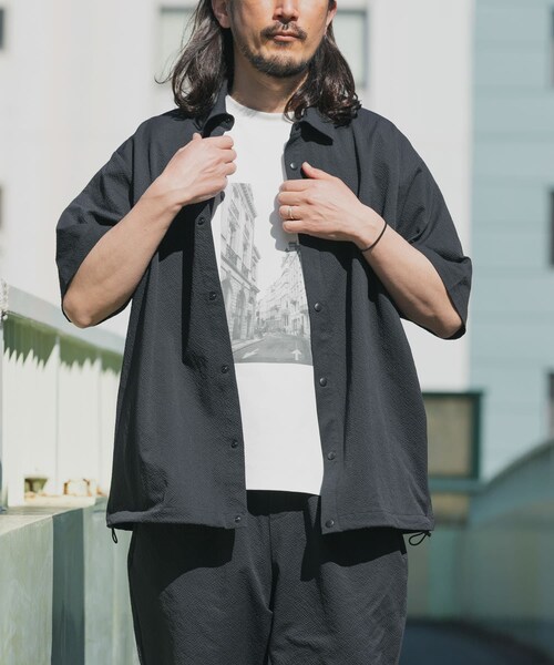 ITEMS URBANRESEARCH（アイテムズ アーバンリサーチ）の「『接触冷感/イージーケア/吸水速乾/撥水/防汚』高機能シアサッカー サイドストレージシャツ(楽着シリーズ)（シャツ/ブラウス・メンズ・BLACK/BEIGE/L.BLUE・M/L）」の6枚目の写真