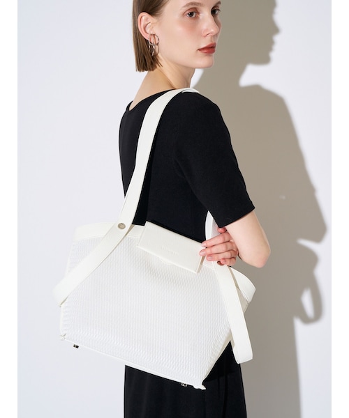 ELENDEEK(エレンディーク)の「2WAY HANDLE MESH BAG(トートバッグ・レディース・オフホワイト/ブラック・F)」の3枚目の写真