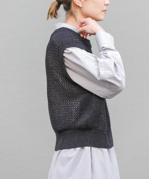 URBAN RESEARCH DOORS(アーバンリサーチドアーズ)の「FORK&SPOON ペーパーメッシュニットベスト(ベスト・レディース・BLACK/IVORY・1)」の5枚目の写真