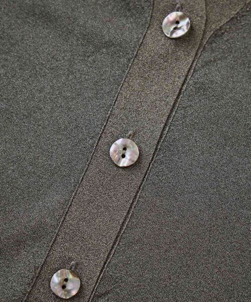 ROPE'（ロペ）の「シアーラメVネックニットカーディガン/イージーケア（カーディガン/ボレロ・レディース・チャコール/ベージュ・F）」の21枚目の写真