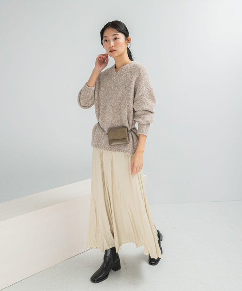 URBAN RESEARCH ROSSO（アーバンリサーチロッソ）の「『WEB限定』Vネックカーブスリーブニット（ニット/セーター・レディース・CORAL/CHARCOAL/MOCHA・Free）」の20枚目の写真