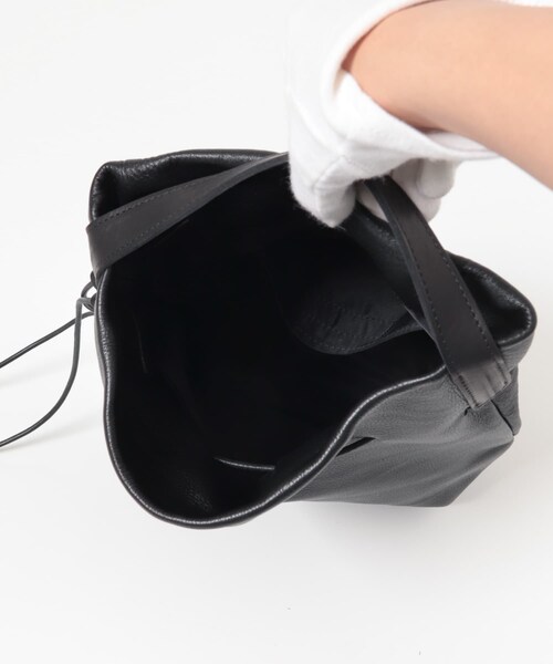 かぐれ（カグレ）の「MORMYRUS　ワンハンドルドローストリングバッグ（その他雑貨・レディース・BLACK・Free）」の8枚目の写真