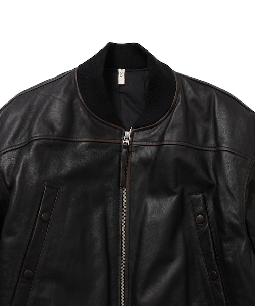 ADAM ET ROPE'（アダムエロペ）の「【CCU/シーシーユー】BOMBER JACKET（MA-1・メンズ・ブラック/ダークブラウン・2）」の4枚目の写真