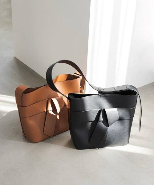 URBAN RESEARCH DOORS（アーバンリサーチドアーズ）の「リボンショルダーバッグ（ショルダーバッグ・レディース・CAMEL/BLACK・One）」の4枚目の写真