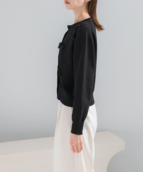URBAN RESEARCH ROSSO（アーバンリサーチロッソ）の「フラワーモチーフカーディガン（カーディガン/ボレロ・レディース・OFF WHITE/BLACK・Free）」の12枚目の写真