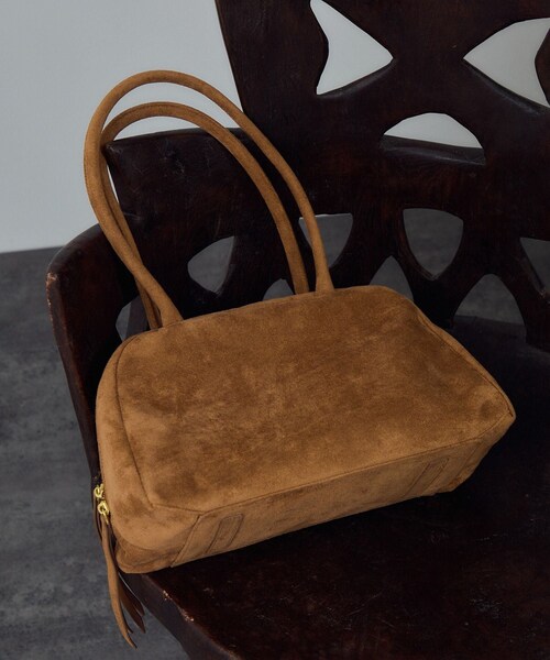 ADAM ET ROPE'(アダムエロペ)の「【EC限定】スウェードライクソフトミドルボストン(ボストンバッグ・レディース・キャメル/カーキ・F)」の7枚目の写真