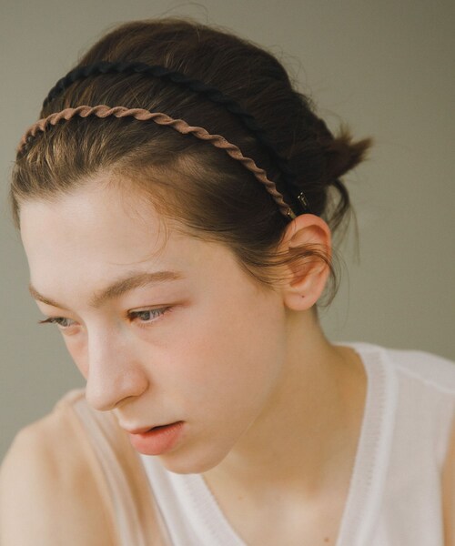 URBAN RESEARCH(アーバンリサーチ)の「decor『デコール』 TWIST HEADBAND(カチューシャ・レディース・BLACK/MOCHA・-)」の5枚目の写真