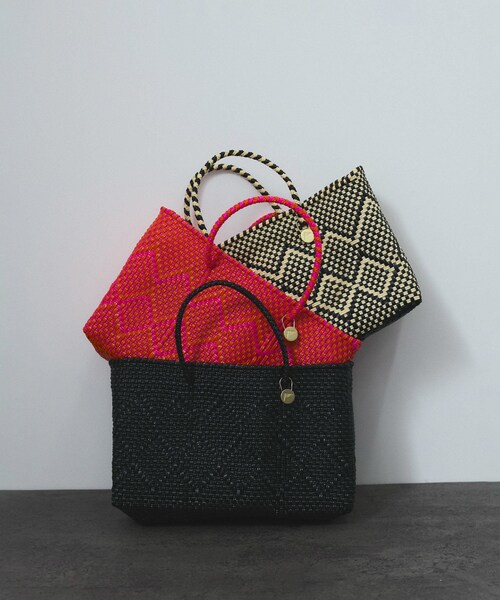 ADAM ET ROPE'（アダムエロペ）の「【Letra（レトラ）for SALON】PRAYA short XS/プラヤメル（かごバッグ・レディース・ブラック/ブラック系/オレンジ系・F）」の4枚目の写真