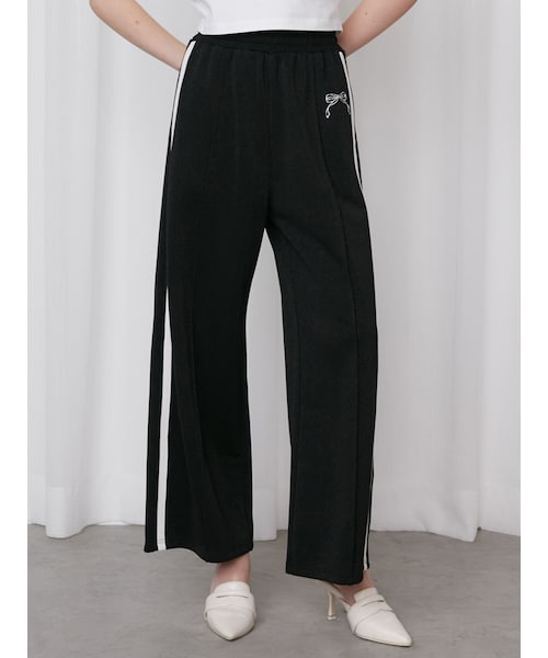 CALNAMUR（カルナムール）の「SIDE LINE RIBBON PRINT SWEAT PT/サイドラインリボンプリントスウェットパンツ（その他パンツ・レディース・ブラック/ピンク/シルバー・F）」の2枚目の写真