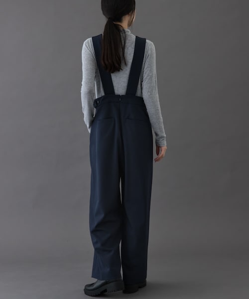 URBAN RESEARCH DOORS（アーバンリサーチドアーズ）の「FORK&SPOON　Uネックプラケットオーバーオール（ワンピース・レディース・BLACK/NAVY・1/2）」の2枚目の写真