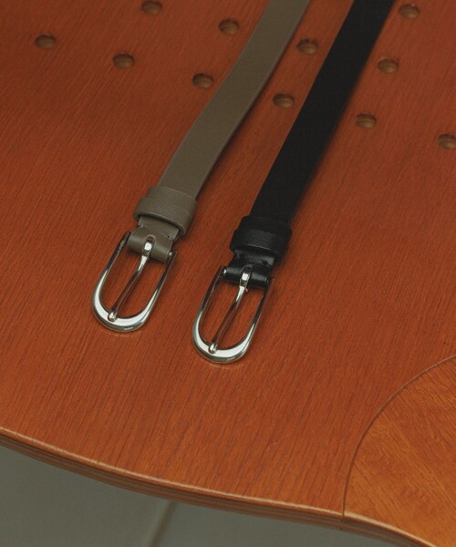 ADAM ET ROPE'（アダムエロペ）の「【W S（ドゥーブル）】レザーオーバルバックルベルト 2（ベルト・レディース・ブラック/ベージュ系・F）」の4枚目の写真