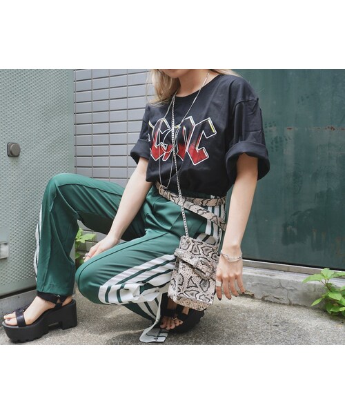 A.D.G(エーディージー)の「AC/DC Crack Logo BIG TEE (black)(Tシャツ/カットソー・レディース・ブラック・FREE)」の1枚目の写真