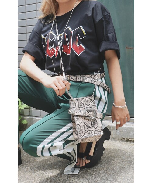 A.D.G(エーディージー)の「AC/DC Crack Logo BIG TEE (black)(Tシャツ/カットソー・レディース・ブラック・FREE)」の2枚目の写真