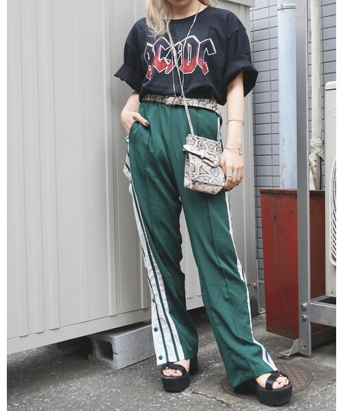 A.D.G(エーディージー)の「AC/DC Crack Logo BIG TEE (black)(Tシャツ/カットソー・レディース・ブラック・FREE)」の4枚目の写真