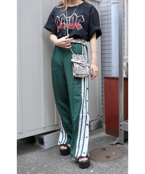 A.D.G(エーディージー)の「AC/DC Crack Logo BIG TEE (black)(Tシャツ/カットソー・レディース・ブラック・FREE)」の6枚目の写真