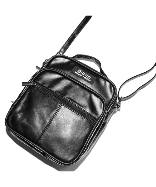 A.D.G（エーディージー）の「“ADG" 3POCKET LEATHER SHOULDER BODY BAG（ボディバッグ/ウエストポーチ・レディース・ブラック・FREE）」の2枚目の写真