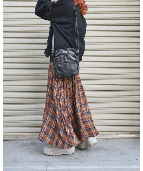A.D.G（エーディージー）の「“ADG" 3POCKET LEATHER SHOULDER BODY BAG（ボディバッグ/ウエストポーチ・レディース・ブラック・FREE）」の6枚目の写真