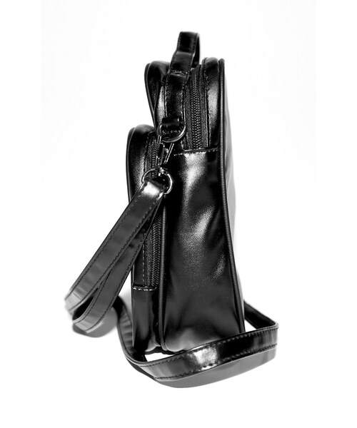 A.D.G（エーディージー）の「“ADG" 3POCKET LEATHER SHOULDER BODY BAG（ボディバッグ/ウエストポーチ・レディース・ブラック・FREE）」の9枚目の写真