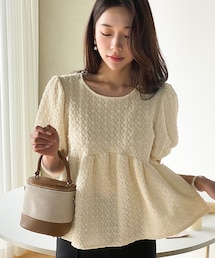 DHOLIC（ディーホリック）の「エンボスペプラムパフブラウス（シャツ/ブラウス）」