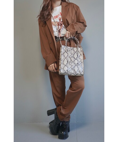 A.D.G（エーディージー）の「2way Square Shoulder Bag (python)（ショルダーバッグ・レディース・ベージュ・FREE）」の2枚目の写真