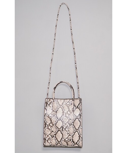 A.D.G（エーディージー）の「2way Square Shoulder Bag (python)（ショルダーバッグ・レディース・ベージュ・FREE）」の4枚目の写真
